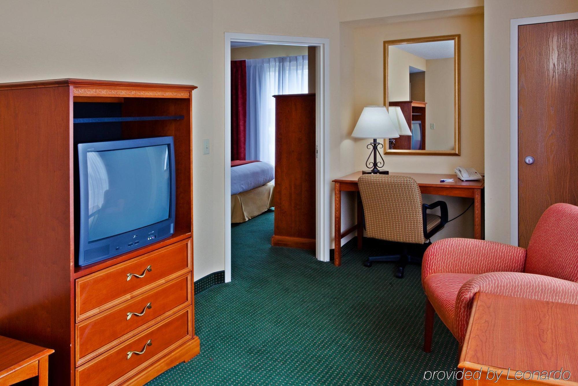 Holiday Inn Express Hotel & Suites Brooksville West, An Ihg Hotel Rum bild
