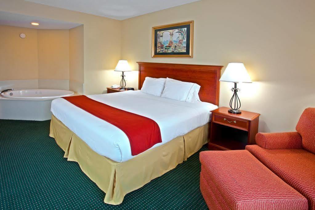 Holiday Inn Express Hotel & Suites Brooksville West, An Ihg Hotel Rum bild